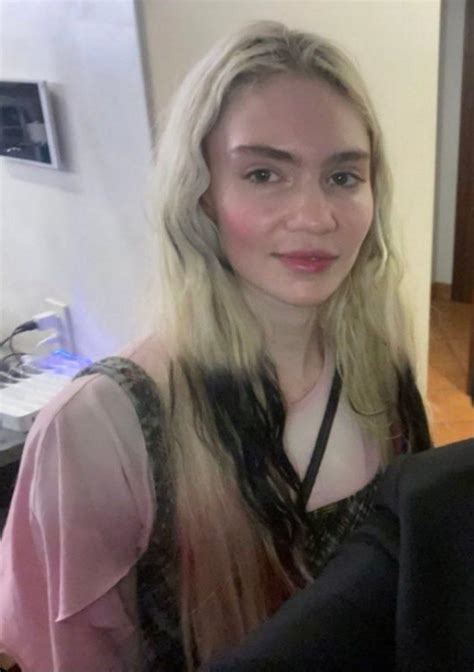 new pic! :) : r/Grimes